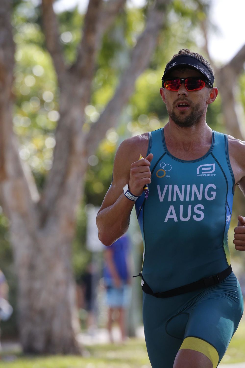 Eddie Vining on the run at the Noosa Triathlon